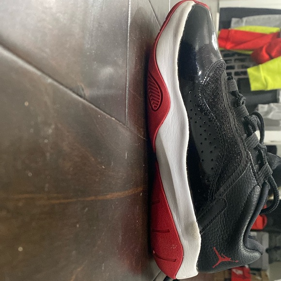 Air Jordan 11 Low CMFT Bred